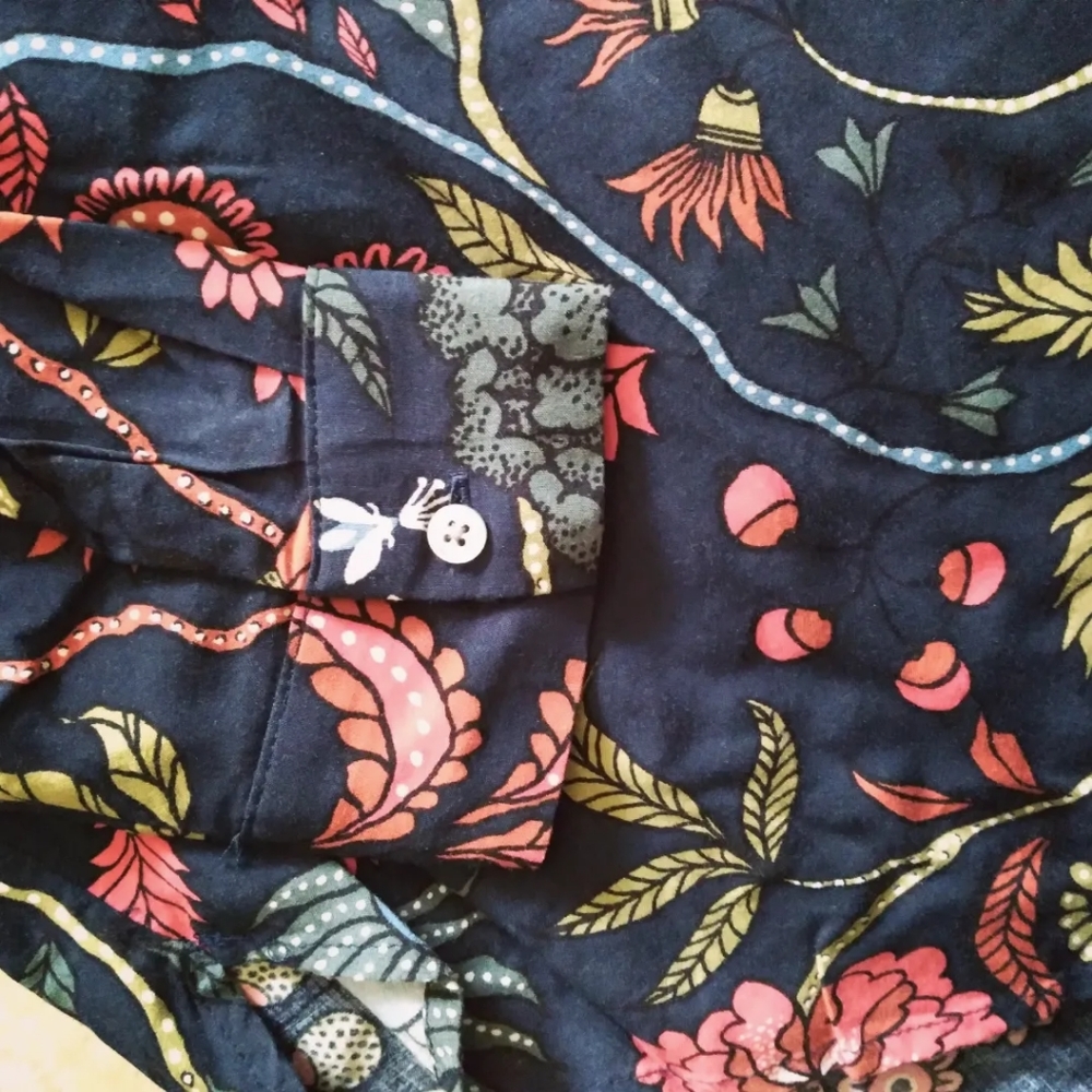 LOFT Long Sleeve Floral Henley blouse, size Small - Picture 4 of 8